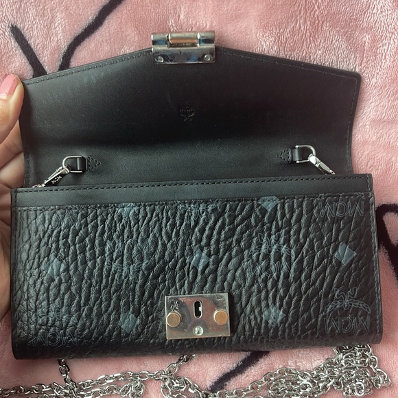 MCM Patricia Visetos Wallet on Chain - Picture 7 of 14